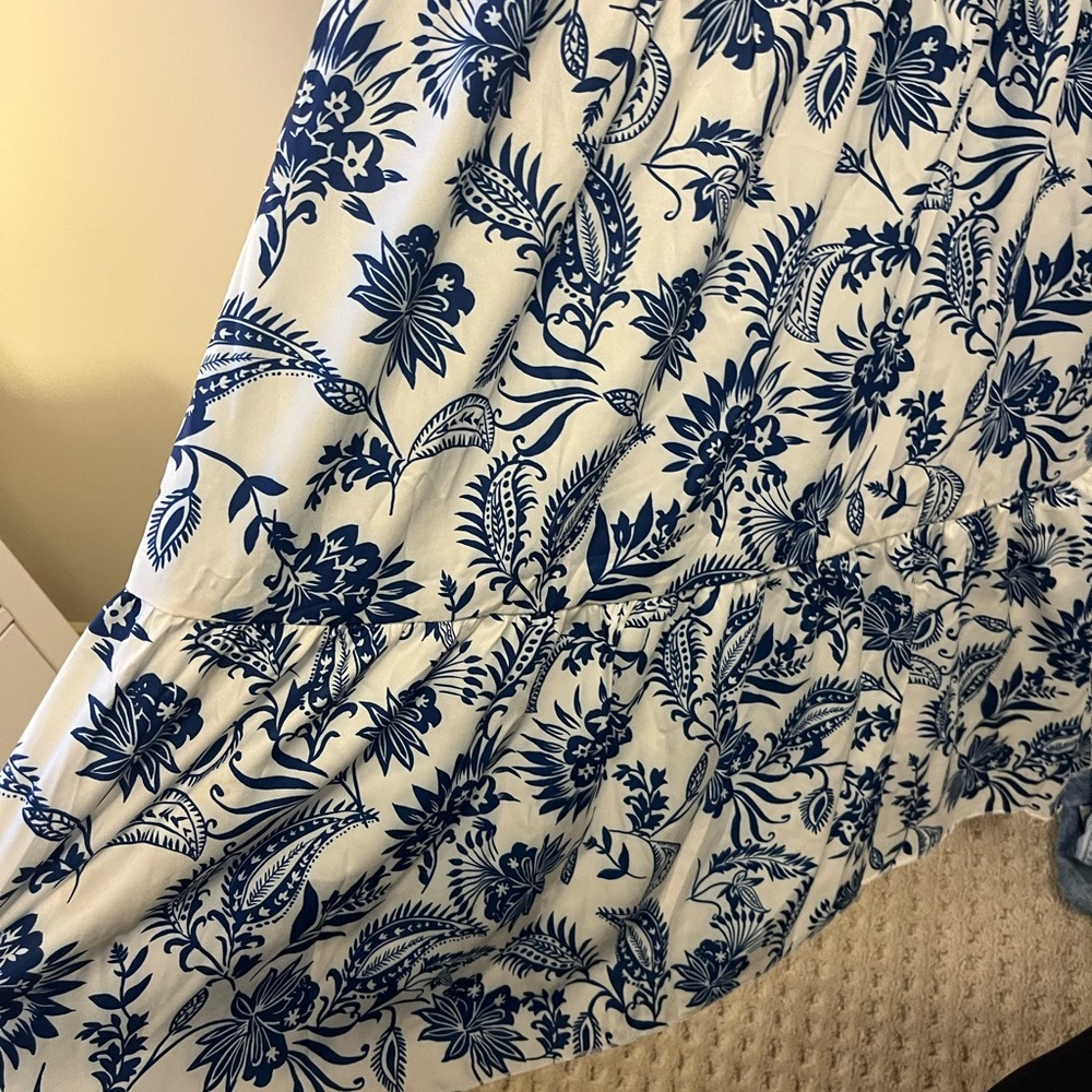 Elegant Blue and White Floral Maxi Dress - Picture 3 of 6